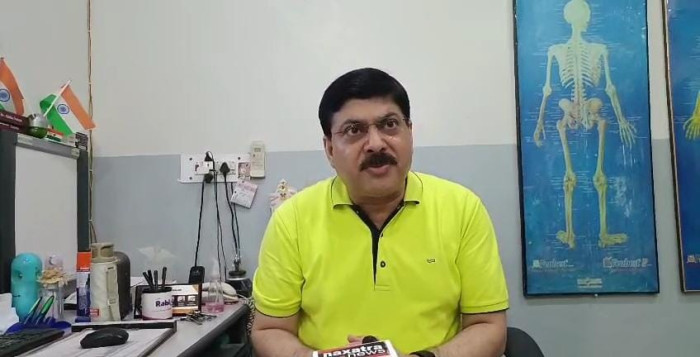 अयोध्या शहर के प्रतिष्ठित डॉ. अब्दुस सलाम ने स्पष्टीकरण देते हुए कहा कि मरीज मधु पाठक की झूठी एवं बेबुनियाद शिकायतें है