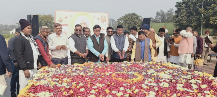 भारत के पूर्व राष्ट्रपति स्वर्गीय ज्ञानी जैल सिंह की 30 वीं पुण्यतिथि आई0एम0ए0 हॉल पटना में मनाई गई।