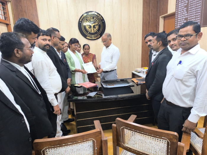 चौड़ीकरण के विरोध में समाजवादी महिला सभा ने सिटी मजिस्ट्रेट को सौंपा ज्ञापन