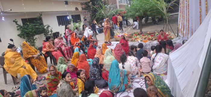 छठ महापर्व में डूबी रूदौली की रामनगर कॉलोनी