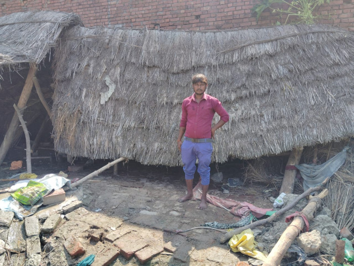 गरीबी और बेबसी की मार झेल रही गरीब महिला