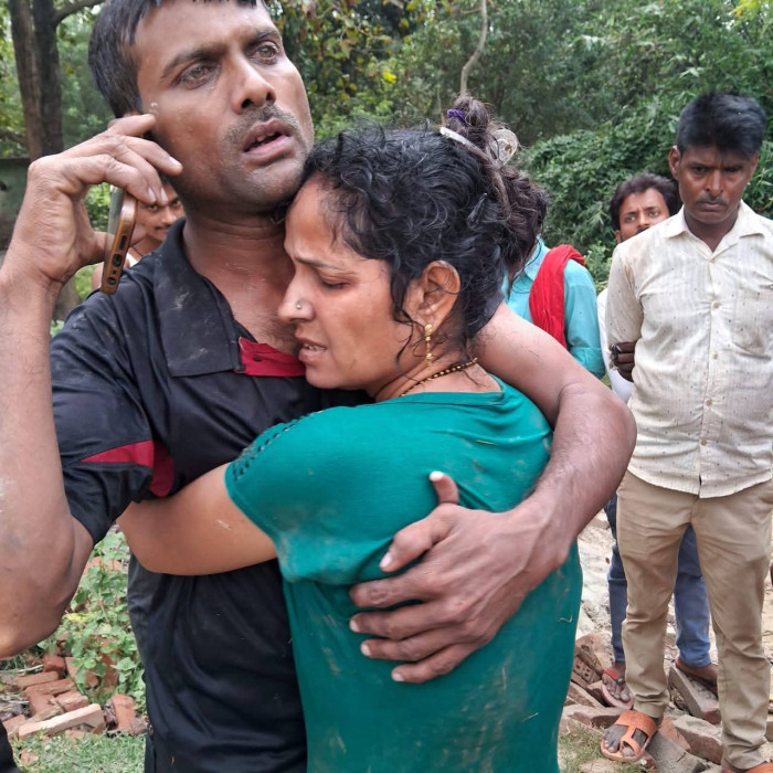 हादसा टला, रिश्ते और गहरे हुए  मवई चौराहे का मार्मिक दृश्य