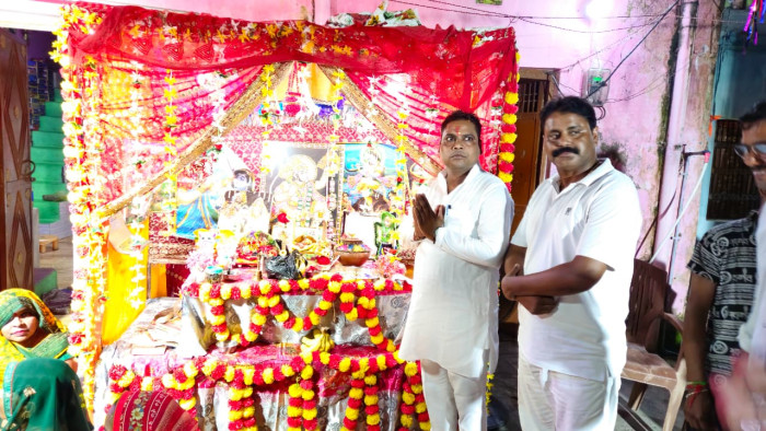 जन्माष्टमी के पावन अवसर पर रुदौली पंचम से  जिला पंचायत सदस्य  प्रत्याशी रंजीत विश्वकर्मा कई जगह पहुंच कर श्रीकृष्ण आरती में हुए शामिल।