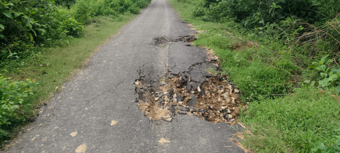 जैसुखपुर-गड़रिया पुरवा संपर्क मार्ग बना भ्रष्टाचार का काला धब्बा — मौत के गड्ढों में फंसी जनता की जिंदगी!