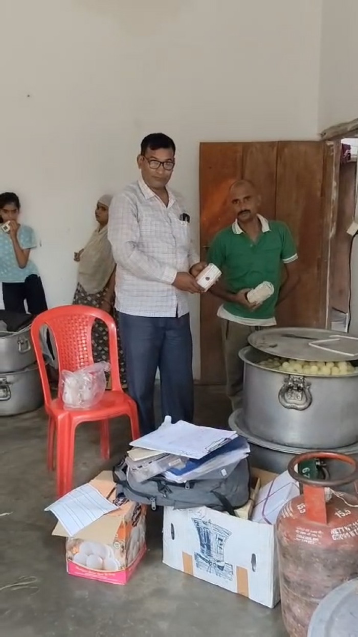 मवई क्षेत्र में बिक रहा मिलावटी छेना फूड विभाग ने मारा छापा की सैंपलिंग