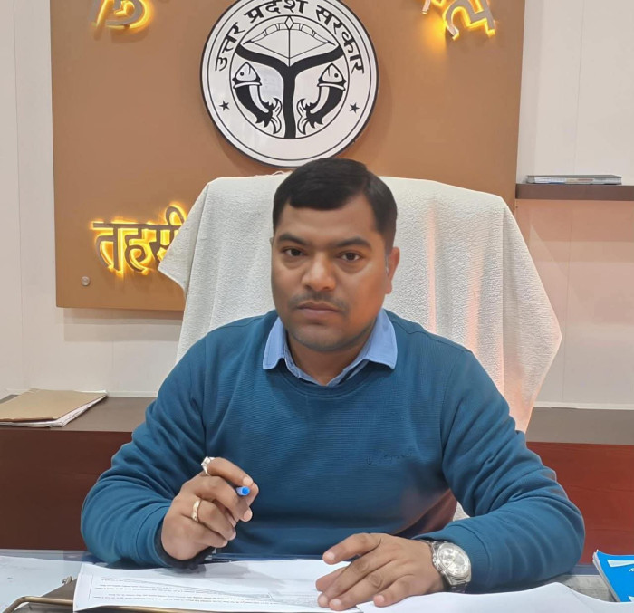 रूदौली की गलियों से सोशल मीडिया तक एसडीएम दूबे के समर्थन में माहौल गरमाया