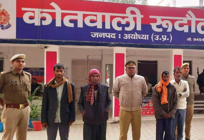 पुलिस ने चार वारंटी अभियुक्तों को किया गिरफ्तार*