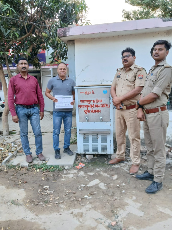 *रौजागाँव चीनी मिल के इकाई प्रमुख ने बलरामपुर फ़ाउंडेशन द्वारा विभिन्न सार्वजनिक स्थानों व विद्यालय के लिए 3 वाटर कूलर और 3 औद्योगिक वाटर फिल्टर उपलब्ध कराया।*