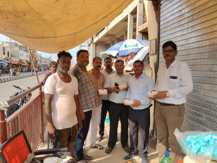 रक्षाबन्धन पर्व पर आमजनमानस को सुरक्षित खाद्य एवं पेय पदार्थ उपलब्ध कराये जाने के उद्देश्य से चलाये गये विशेष छापेमारी अभियान