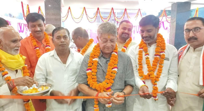 राम नगरी अयोध्या के 14 कोसी परिक्रमा मार्ग स्थित भीखापुर चौराहे के पास होटल गुरुकुलम का शुभारंभ हुआ