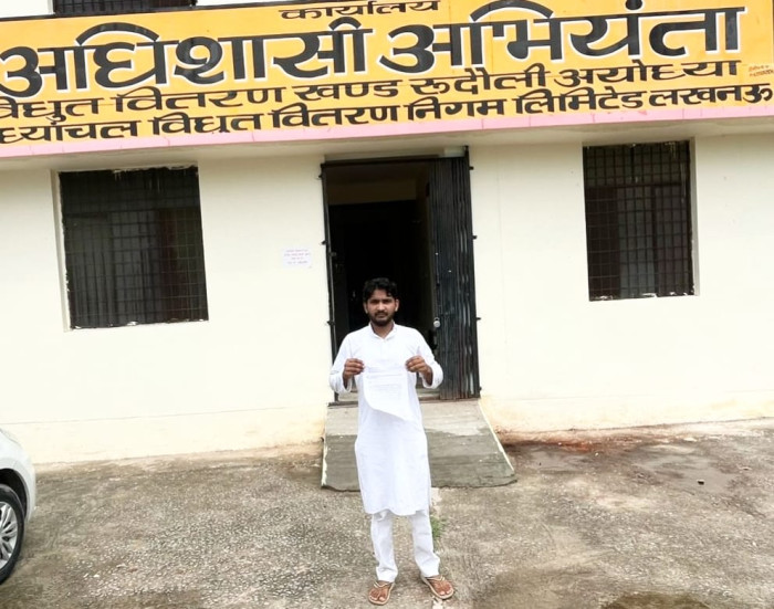 सामाजिक कार्यकर्ता ने अधिशासी अभियंता को  ट्रांसफार्मर लगवाने के लिए दिया मांगपत्र