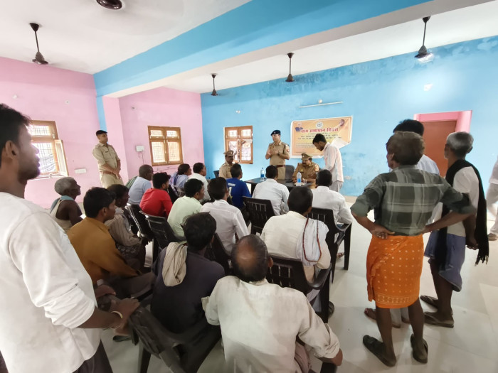 सीओ ने क्षेत्र में बढ़ रही अफवाहों से बचने के लिए जन चौपाल लगाकर  लोगो को किया जागरूक