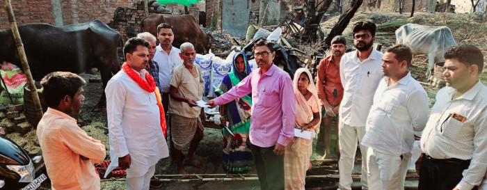 *विश्वकर्मा ब्रिगेड अयोध्या ने कि अग्नि पीड़ित परिवारों की मदद*